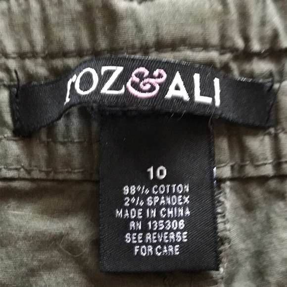 Green Roz & Ali Capri pants - Picture 2 of 4